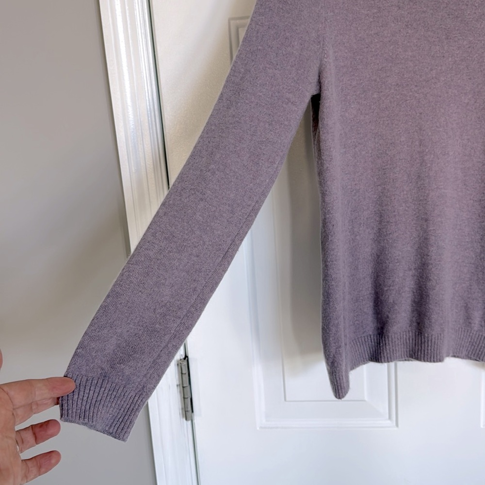 *LIKE NEW* Women's L.L. Bean 100% Cashmere Heather Purple Sweater - Size S - Picture 3 of 8